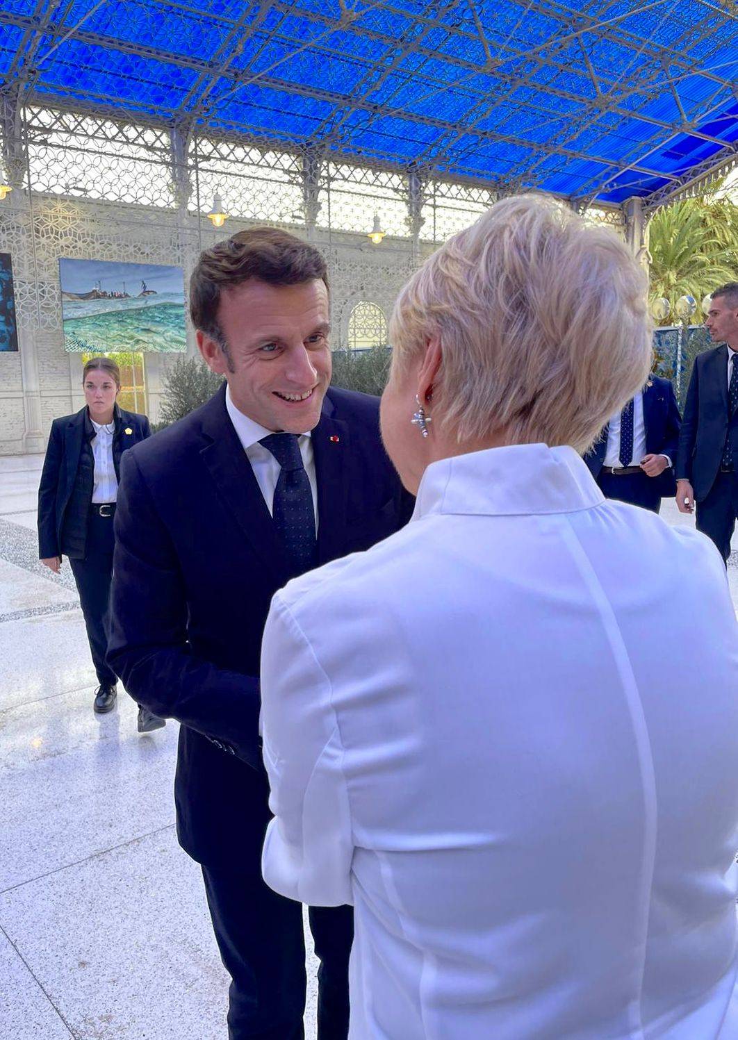 Susi Díaz con Macron.
