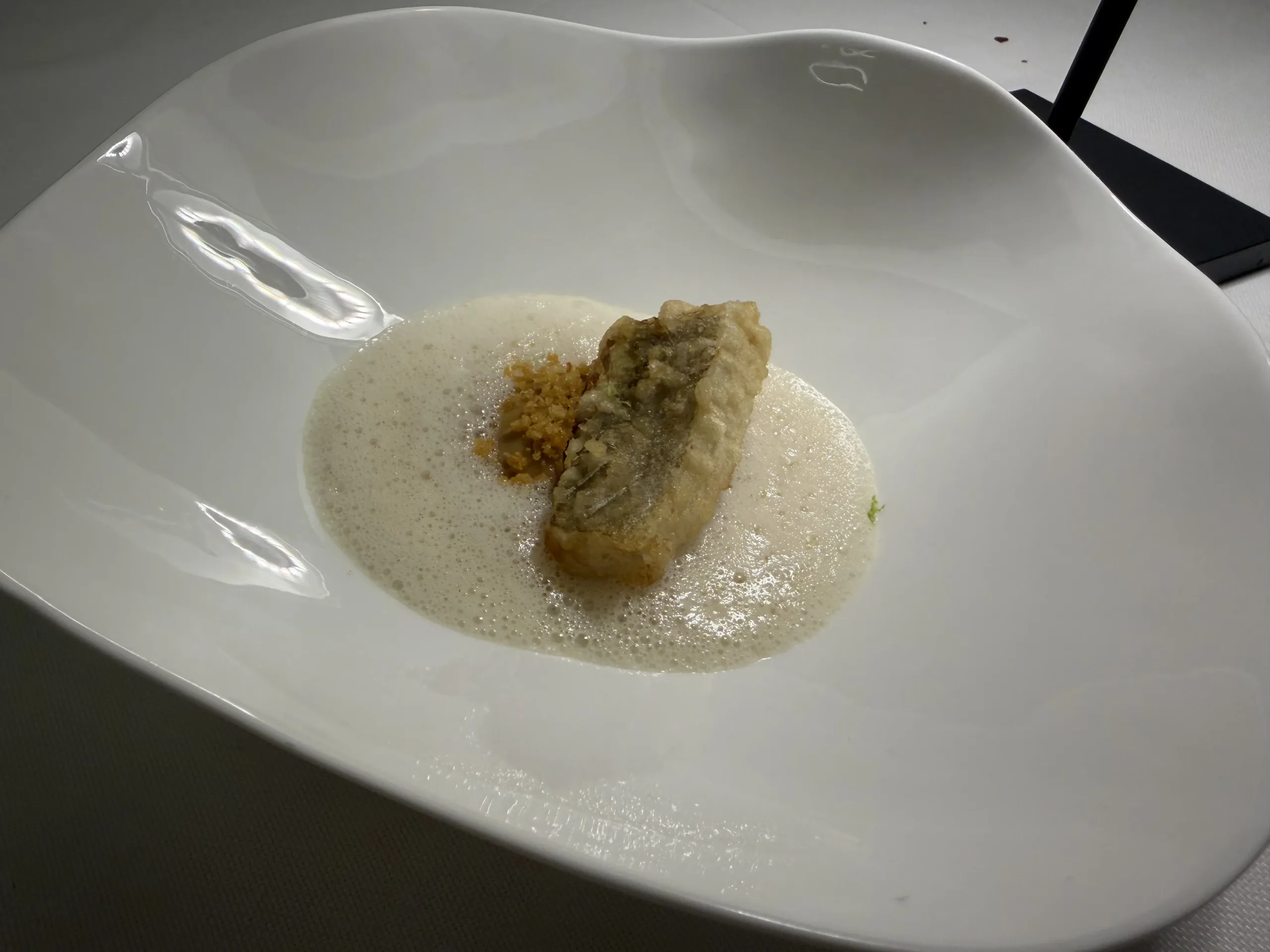 7 Bacalao frito en tempura al momento con coliflor, levadura y bergamota