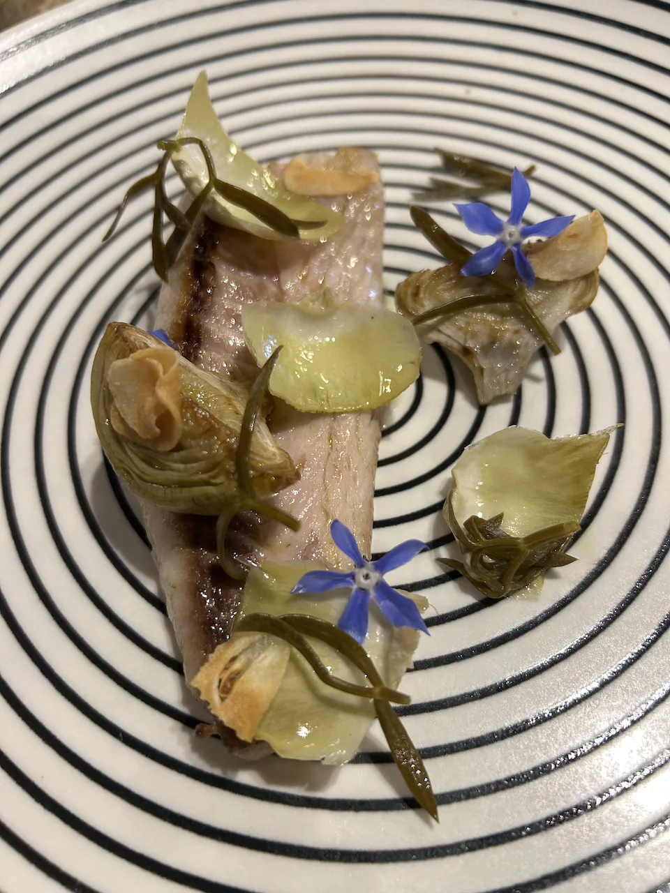 Borriquete con alcachofas